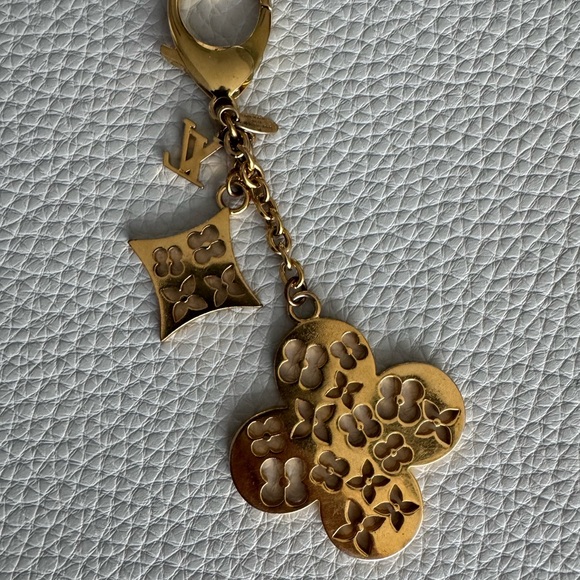 Louis Vuitton Gold Flower Keychain - Picture 1 of 4